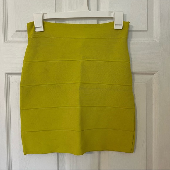bcbgmaxazria chartreuse mini bandage skirt size m - Picture 2 of 5